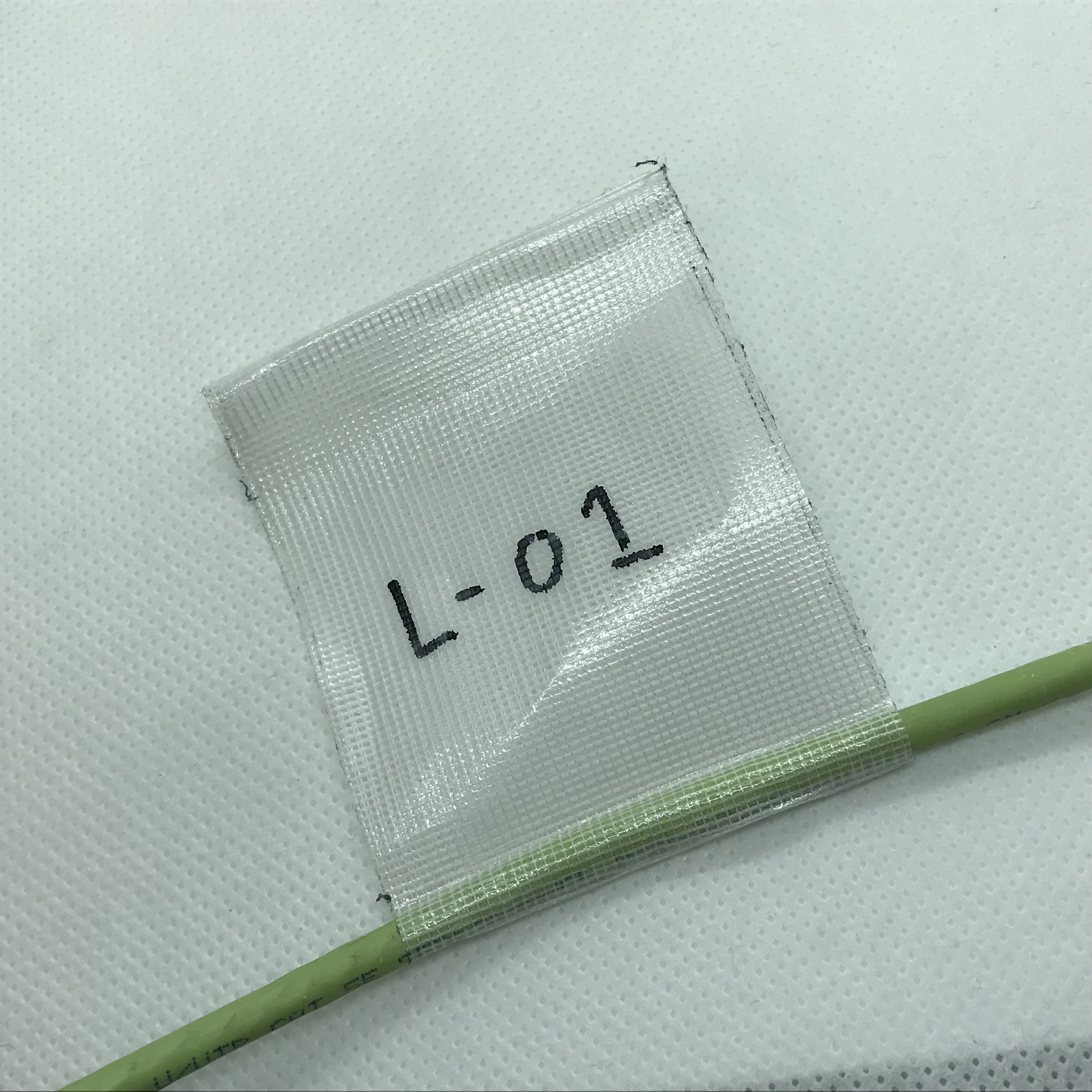 養生テープを使ったケーブルタグ