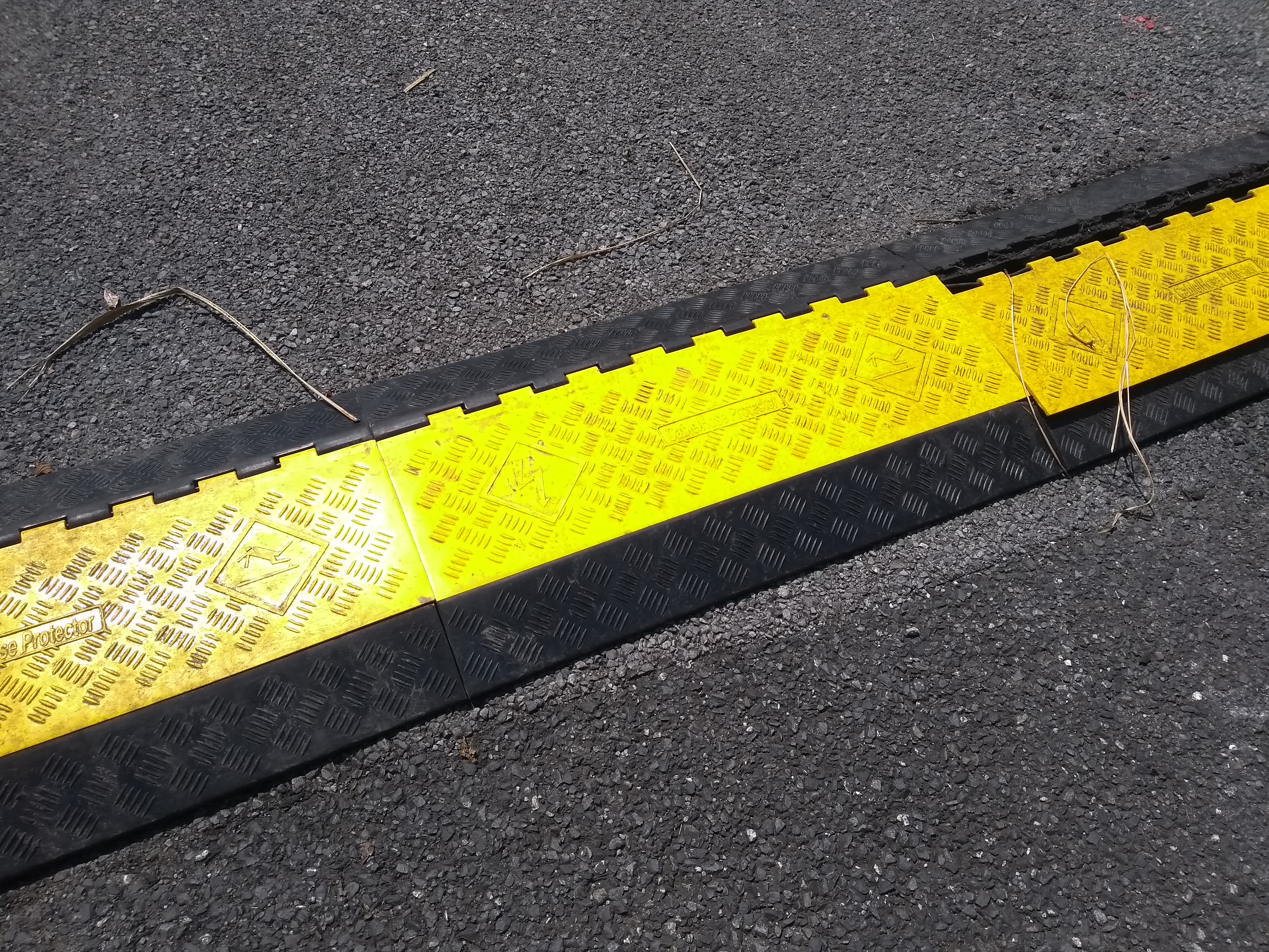 ケーブルプロテクタ養生